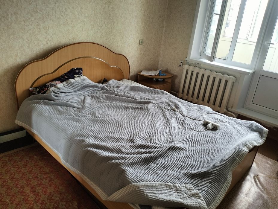 Продам спальный гарнитур