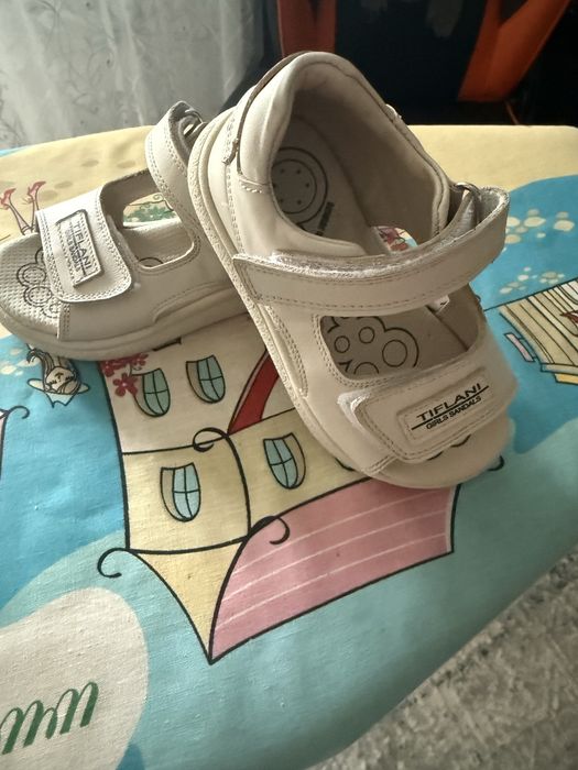 Продам детские сандали для девочки