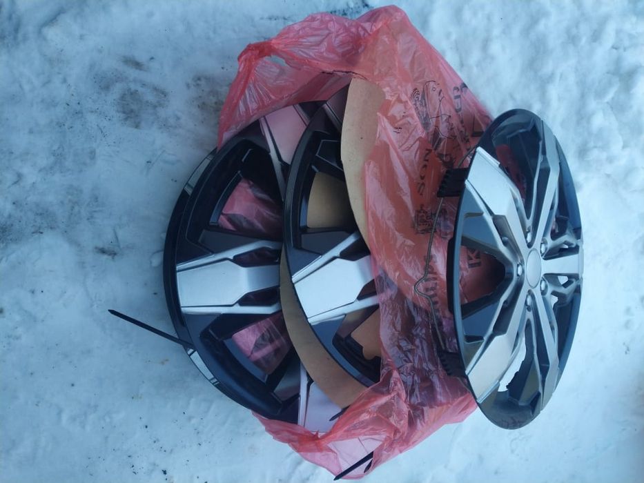 Колпаки универсальные новые