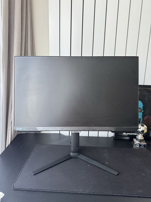 Монитор Samsung Odyssey G4 G40B 27” 240Hz Gaming  Продавам геймърски монитор Samsung Odyssey G4 G40B, модел S27BG400EU.