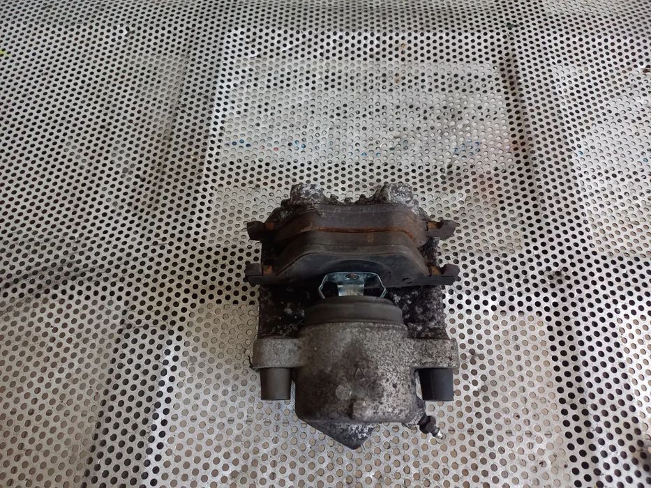 Etrier Fata Bmw E90 E91 E92 E93 E87 E81 E82 Dreapta - Dezmembrez Bmw - Dezmembrari Arad