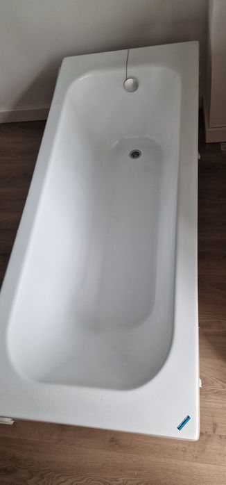 Vand cada baie  nefolosita + accesorii