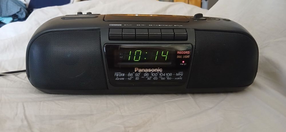 Radio casetofon cu ceas panasonic