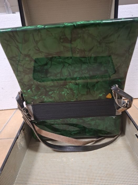 Акордеон Weltmeister Stella 40 баса