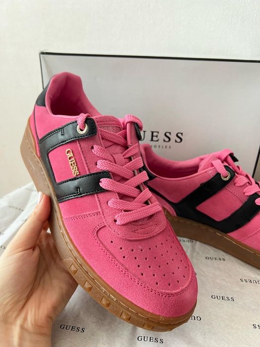 Кросовки бренда Gess