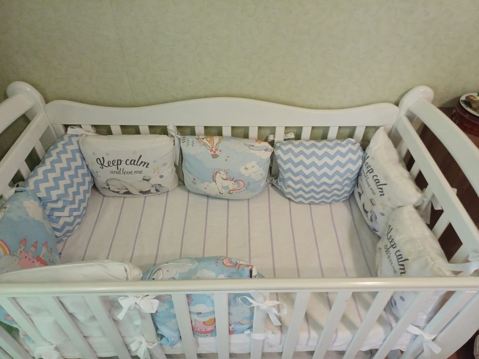 Манеж. Детская кровать. В отличном состояний.