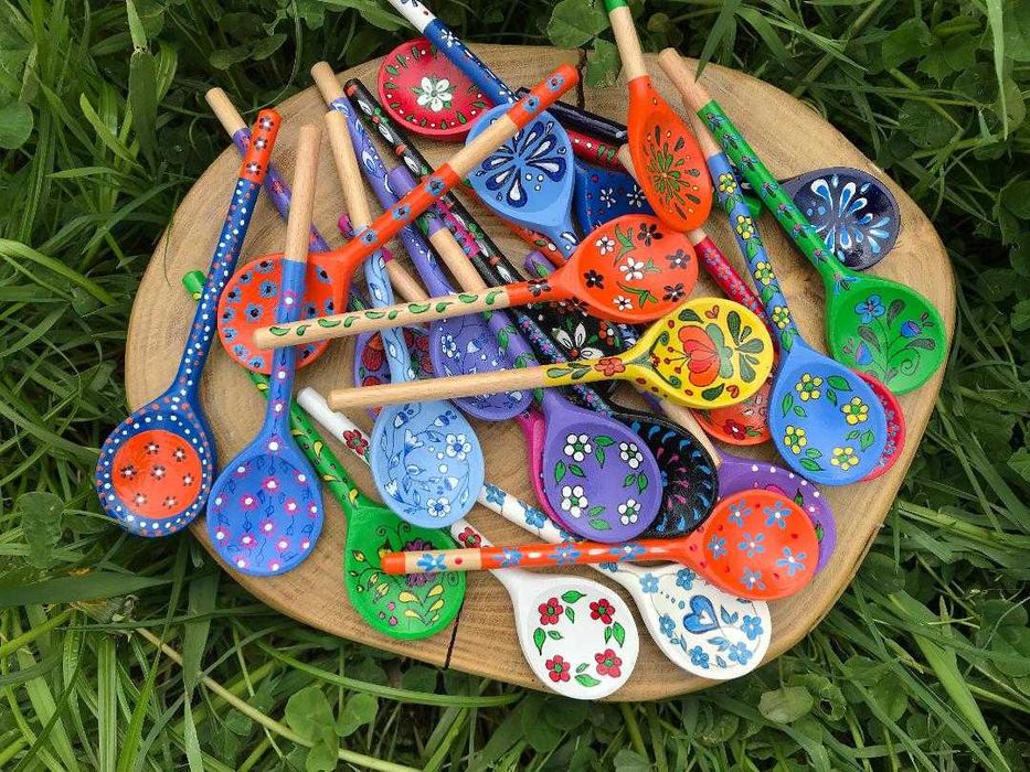 Linguri de lemn pictate manual