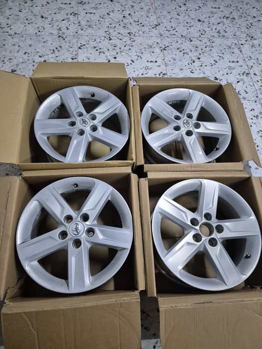 Продаю диски оригинал R17 на камри 50 американец. В хорошем состоянии.