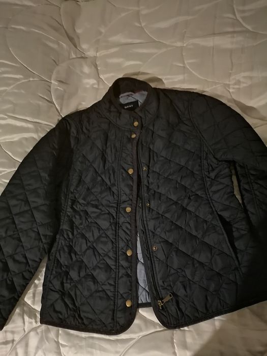 Продавам дамско яке "GANT"