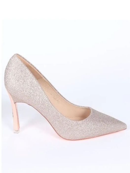 Продам новые золотистые туфли