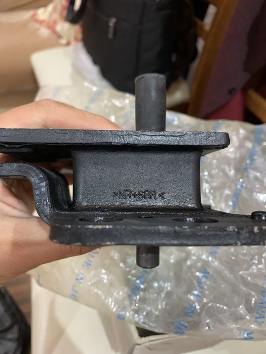 продается подушка двигателя NISSAN