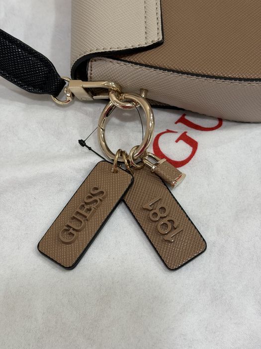 Продам сумку Guess