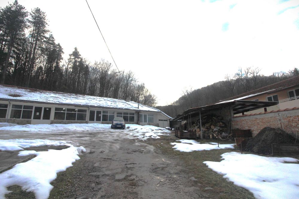 Дава се под наем Промишлена сграда в Габрово, Хаджицонев мост - 180 кв.м за 306 € - Снимка #6
