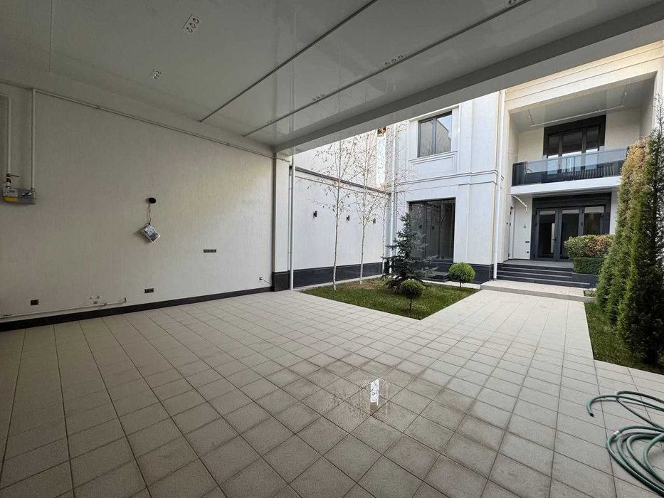 ПРОДАЕТСЯ ДОМ на Зенит 2,5 Соток 5+2 Комната