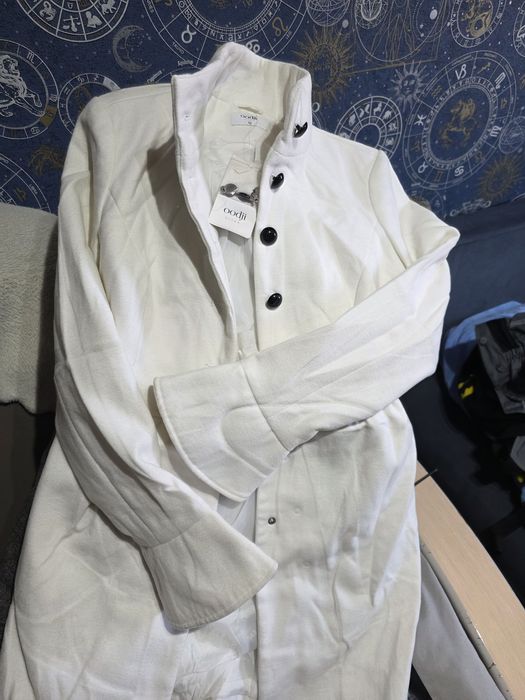 Продам пальто новое Белое