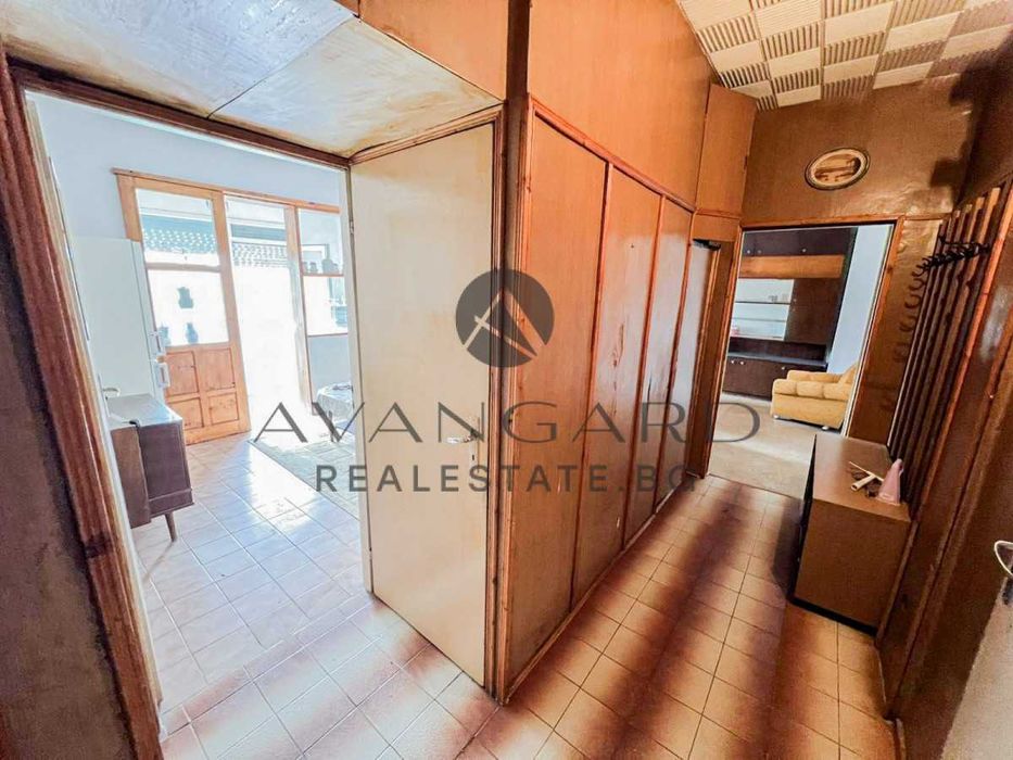 оф.25643 Двустаен с три отделни стаи/ Изгрев