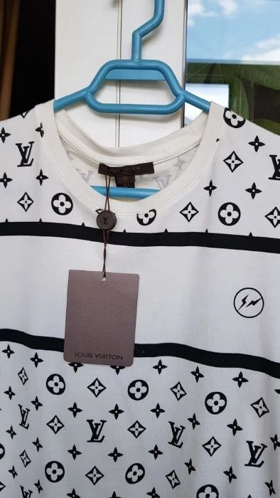 Tricou Louis Vuitton marimea M nou cadou
