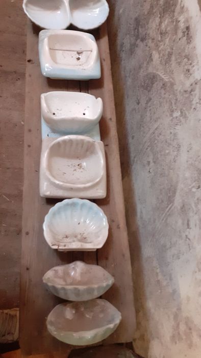 Suport hârtie igienica și săpun din perioada comunista