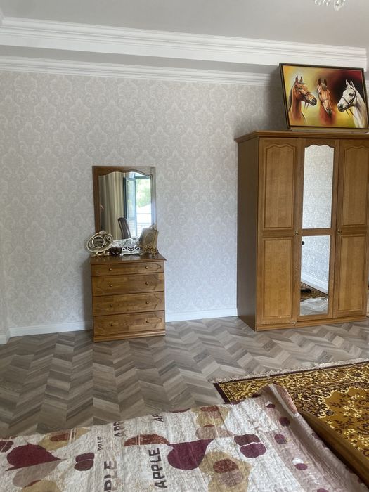 Стол , спальный гарнитур