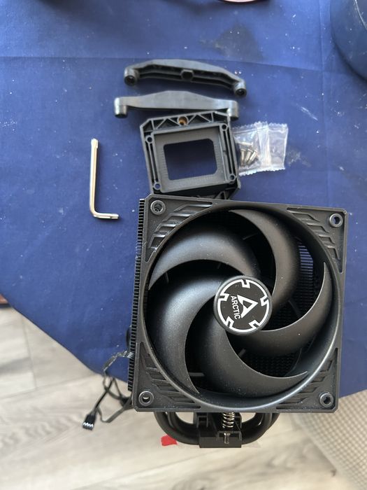 ARCTIC Freezer 36 Black nou nici folosit
