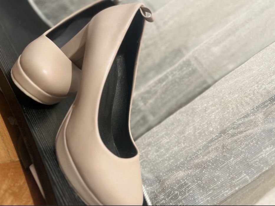 Pantofi eleganți