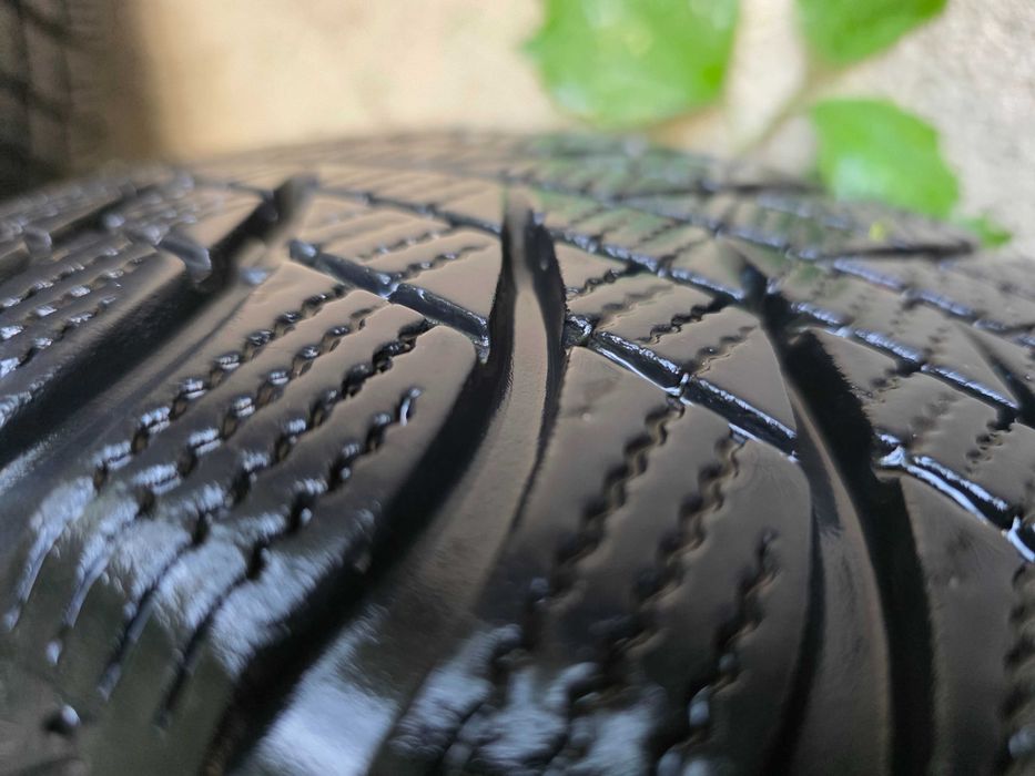 Anvelope Iarna Bridgestone Blizzak LM001 185/65 R15 rulate aprox. 15000km profil 6-7 mm