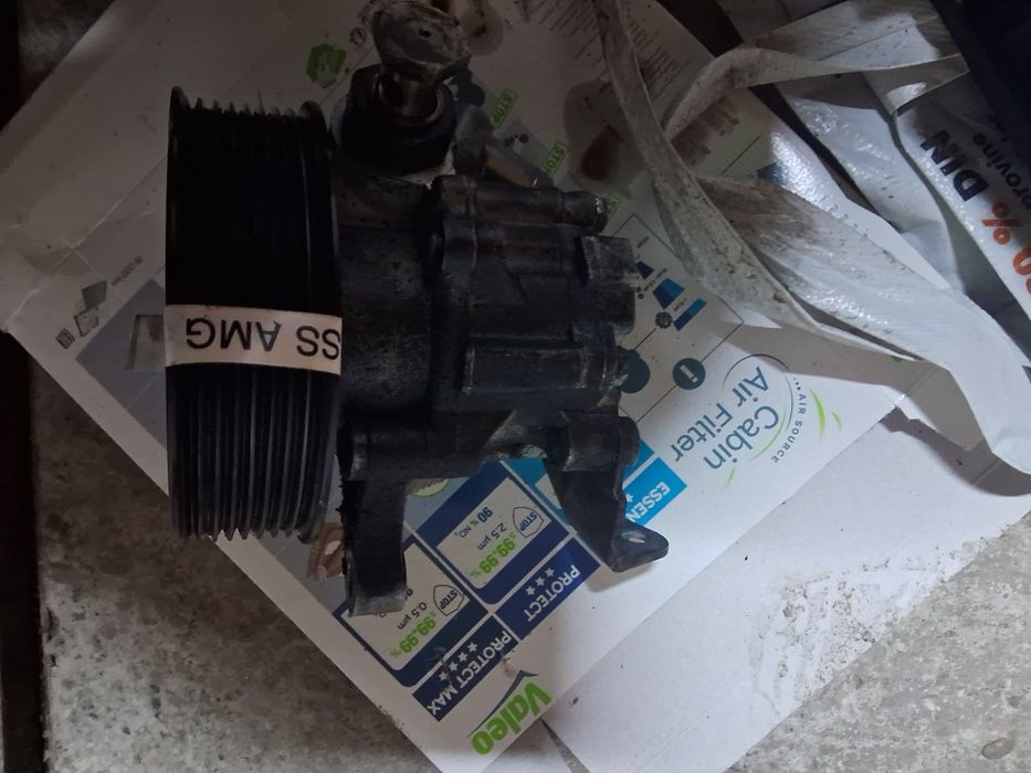Pompa servo Mercedes v6