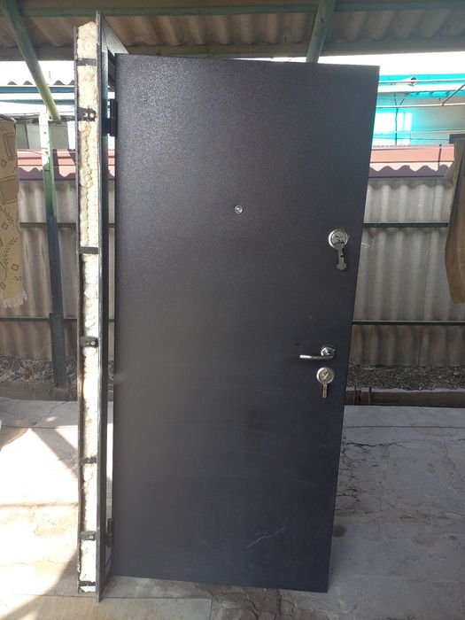 Железная входная дверь