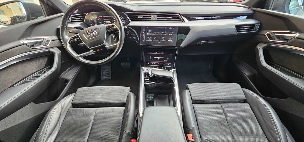Луксозен автомобил с шофьор за балове, сватби и специални поводи – AUDI e tron 55 quattro/408к.с