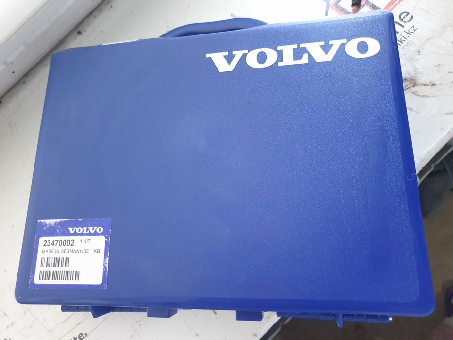 набор автомобильных ламп и предохранителей Volvo