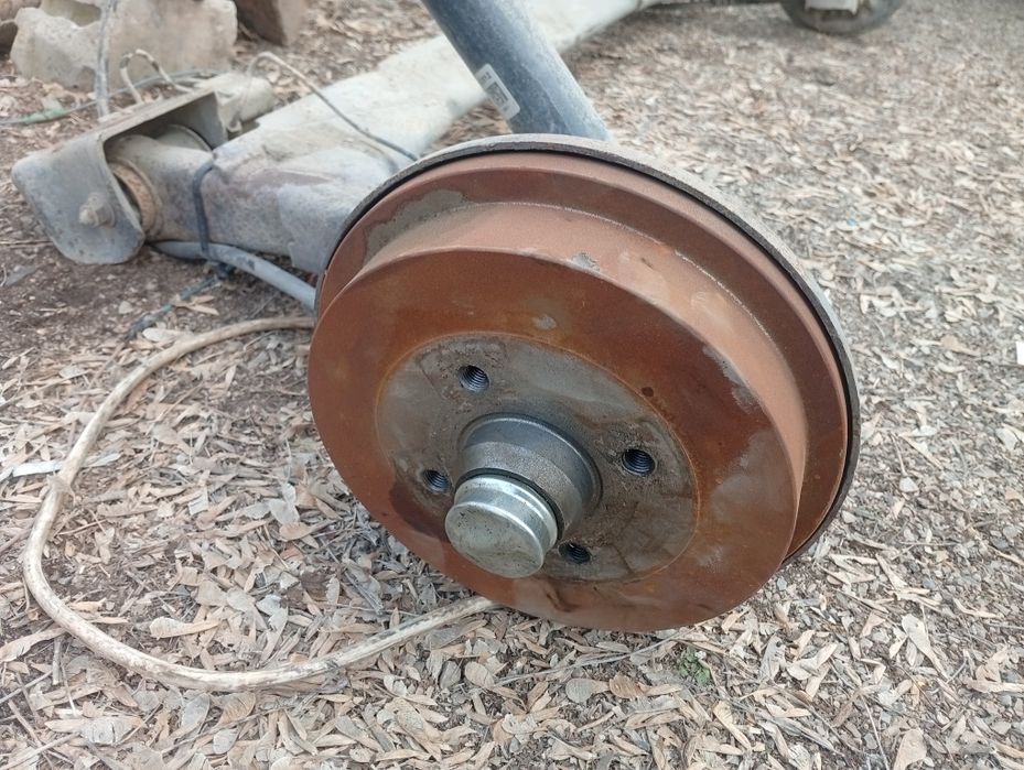 Балка гольф 3 венто, стекло заднее Венто.