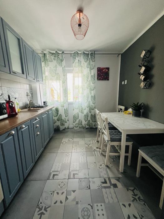 Vand apartament 3 camere