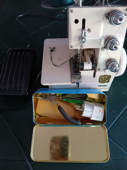 Оверлог триконечен