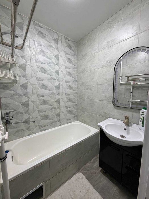 Продаётся 2х комн квартира на 1 этаже Ор-р  6 микрорайон Мадина