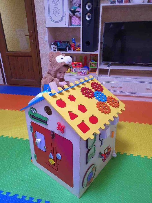 Бизиборд. Домик . 41x41x57 см. Реальный фото