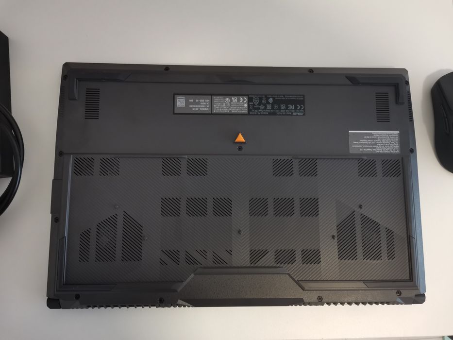 De vânzare -- Laprop Gaming Asus TUF A17 (ca nou)