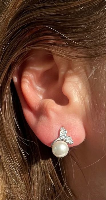 Сребърни обеци с бяла перла