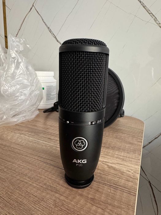 Микрофон AKG P120