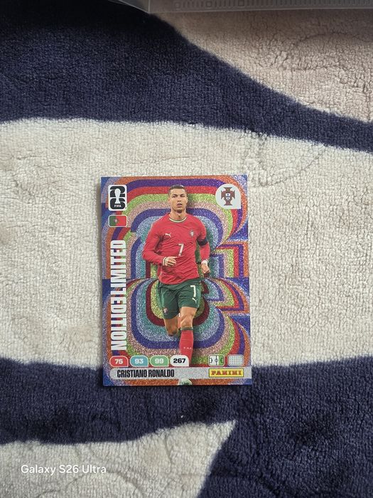 Vand cartonas panini CR7 in conditie ca nou sta in dosar cu folie alaturi de alte cartonase
