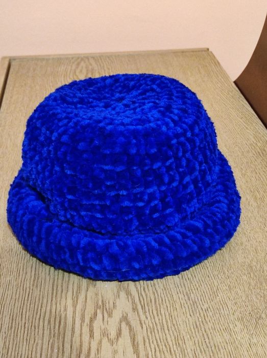 Топла зимно-есенна шапка