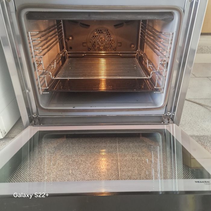 Комплект фурна и плот за вграждане MIELE