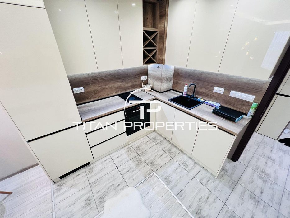 Дава се под наем Двустаен апартамент в Бургас, Славейков - 74 кв.м за 612 € - Снимка #2