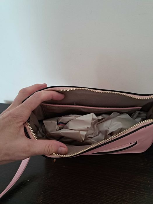 Чисто нова прекрасна чантичка в розово за през рамо