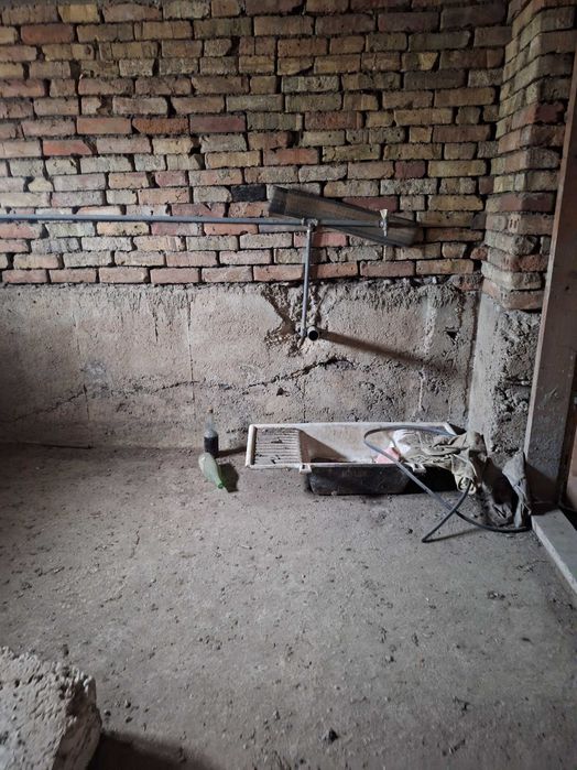 Гр. Русе с. Червена вода Къща на два етажа плюс мази и тавански етаж в близост до центъра на селото