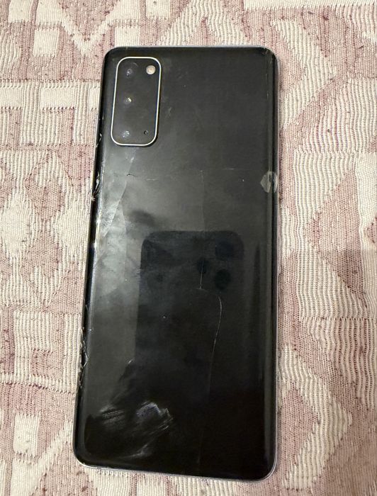 Продам Samsung S20