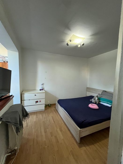 Dau închirie apartament cu două camere.