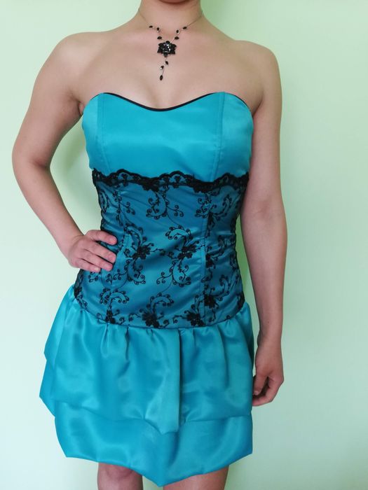 Къса бална рокля