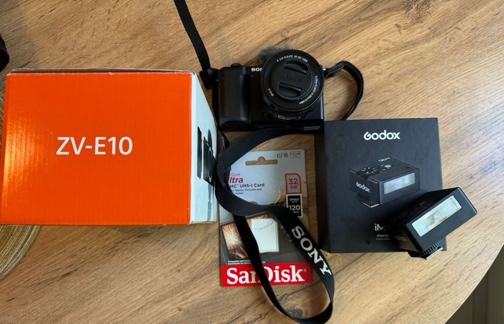 Фотокамера Sony ZV-E10