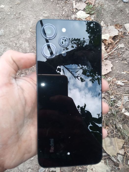 Redmi 12  ishlashi yaxshi  1⁵ yil ishlattim juda zoʻr