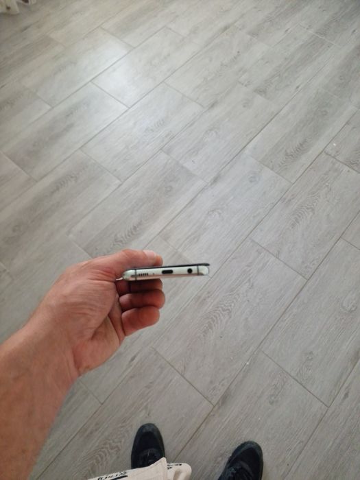 Vând /schimb s 10 plus